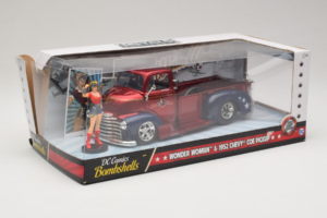 Chevrolet COE Pickup Wonder Woman With Figure Metals Diecast 1:24 30453 Metalas - nuotrauka 2 iš 3