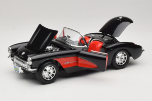 Chevrolet Corvette C1 Juodas & Raudonas Bburago 1:18 3034-M1 Metalas - nuotrauka 2 iš 8