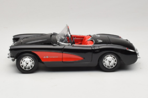 Chevrolet Corvette C1 Juodas & Raudonas Bburago 1:18 3034-M1 Metalas - nuotrauka 4 iš 8