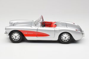 Chevrolet Corvette C1 Sidabrinis & Raudonas Bburago 1:18 3024-M1 Metalas - nuotrauka 4 iš 8