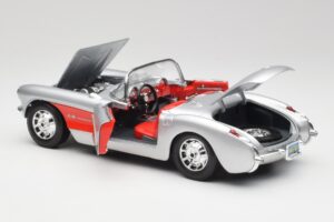 Chevrolet Corvette C1 Sidabrinis & Raudonas Bburago 1:18 3024-M1 Metalas - nuotrauka 5 iš 8