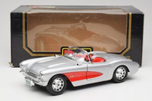 Chevrolet Corvette C1 Sidabrinis & Raudonas Bburago 1:18 3024-M1 Metalas - nuotrauka 8 iš 8