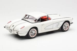 Chevrolet Corvette C1 Spider Hard Top Snowcrest Baltas AUTOart 1:18 71147 Metalas - nuotrauka 3 iš 8