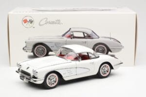Chevrolet Corvette C1 Spider Hard Top Snowcrest Baltas AUTOart 1:18 71147 Metalas - nuotrauka 8 iš 8