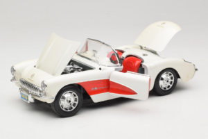 Chevrolet Corvette C1 Baltas & Raudonas Bburago 1:18 3024-M3 Metalas - nuotrauka 2 iš 8