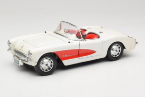 Chevrolet Corvette C1 Baltas & Raudonas Bburago 1:18 3024-M3 Metalas