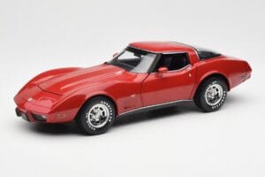 Chevrolet Corvette C3 Raudonas UT Models 1:18 21073 Metalas