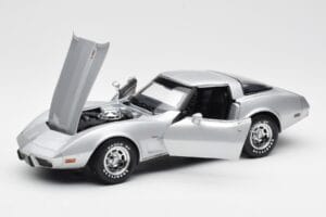 Chevrolet Corvette C3 Sidabrinis UT Models 1:18 21072 Metalas - nuotrauka 2 iš 8