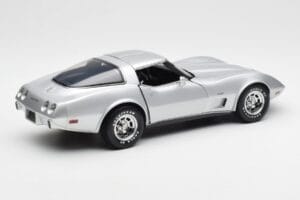 Chevrolet Corvette C3 Sidabrinis UT Models 1:18 21072 Metalas - nuotrauka 3 iš 8