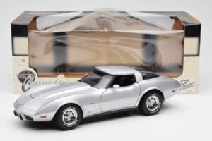 Chevrolet Corvette C3 Sidabrinis UT Models 1:18 21072 Metalas - nuotrauka 8 iš 8