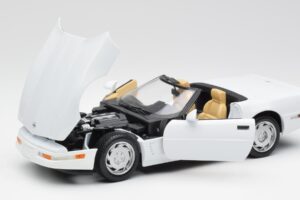 Chevrolet Corvette C4 Kabrioletas Baltas Maisto 1:18 32830 Metalas - nuotrauka 2 iš 8