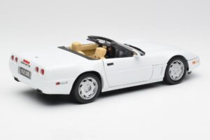 Chevrolet Corvette C4 Kabrioletas Baltas Maisto 1:18 32830 Metalas - nuotrauka 3 iš 8