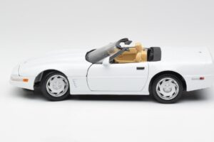 Chevrolet Corvette C4 Kabrioletas Baltas Maisto 1:18 32830 Metalas - nuotrauka 4 iš 8