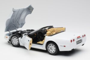 Chevrolet Corvette C4 Kabrioletas Baltas Maisto 1:18 32830 Metalas - nuotrauka 5 iš 8