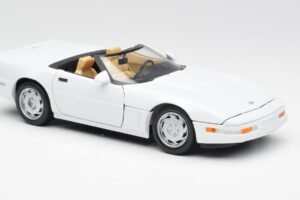 Chevrolet Corvette C4 Kabrioletas Baltas Maisto 1:18 32830 Metalas - nuotrauka 6 iš 8
