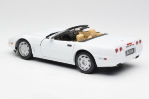 Chevrolet Corvette C4 Kabrioletas Baltas Maisto 1:18 32830 Metalas - nuotrauka 7 iš 8