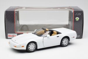 Chevrolet Corvette C4 Kabrioletas Baltas Maisto 1:18 32830 Metalas - nuotrauka 8 iš 8