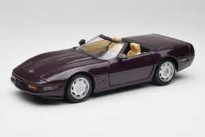 Chevrolet Corvette C4 LT4 Kabrioletas Violetinis Metalinis Maisto 1:18 50277 Metalas