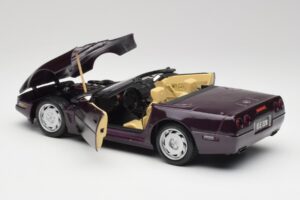 Chevrolet Corvette C4 LT4 Kabrioletas Violetinis Metalinis Maisto 1:18 50277 Metalas - nuotrauka 5 iš 8