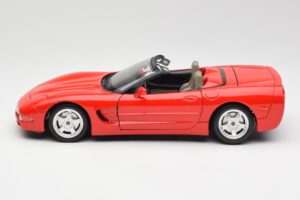 Chevrolet Corvette C5 Kabrioletas Raudonas Bburago 1:18 3076 Metalas - nuotrauka 4 iš 8