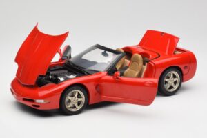 Chevrolet Corvette C5 Kabrioletas Raudonas UT Models 1:18 21006 Metalas - nuotrauka 2 iš 8