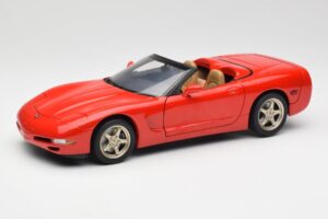 Chevrolet Corvette C5 Kabrioletas Raudonas UT Models 1:18 21006 Metalas