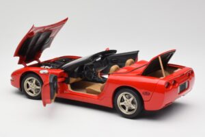 Chevrolet Corvette C5 Kabrioletas Raudonas UT Models 1:18 21006 Metalas - nuotrauka 5 iš 8