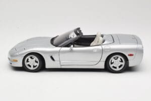 Chevrolet Corvette C5 Kabrioletas Sidabrinis Maisto 1:18 50317 Metalas - nuotrauka 4 iš 8