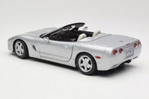 Chevrolet Corvette C5 Kabrioletas Sidabrinis Maisto 1:18 50317 Metalas - nuotrauka 7 iš 8