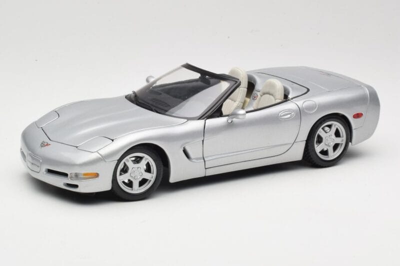 Chevrolet Corvette C5 Kabrioletas Sidabrinis Maisto 1:18 50317 Metalas