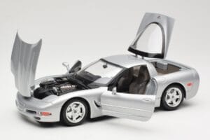 Chevrolet Corvette C5 Sidabrinis Bburago 1:18 3056 Metalas - nuotrauka 2 iš 8