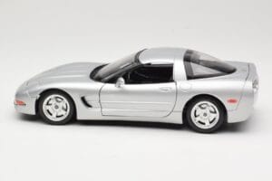 Chevrolet Corvette C5 Sidabrinis Bburago 1:18 3056 Metalas - nuotrauka 4 iš 8