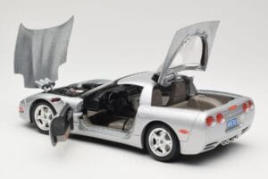 Chevrolet Corvette C5 Sidabrinis Bburago 1:18 3056 Metalas - nuotrauka 5 iš 8