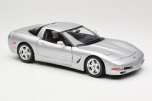 Chevrolet Corvette C5 Sidabrinis Bburago 1:18 3056 Metalas - nuotrauka 6 iš 8