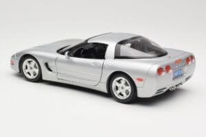 Chevrolet Corvette C5 Sidabrinis Bburago 1:18 3056 Metalas - nuotrauka 7 iš 8