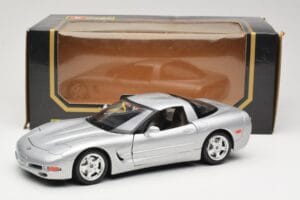 Chevrolet Corvette C5 Sidabrinis Bburago 1:18 3056 Metalas - nuotrauka 8 iš 8