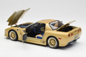 Chevrolet Corvette C5 Guldstrand Signature Edition Auksinis Maisto 1:18 31657 Metalas - nuotrauka 5 iš 8