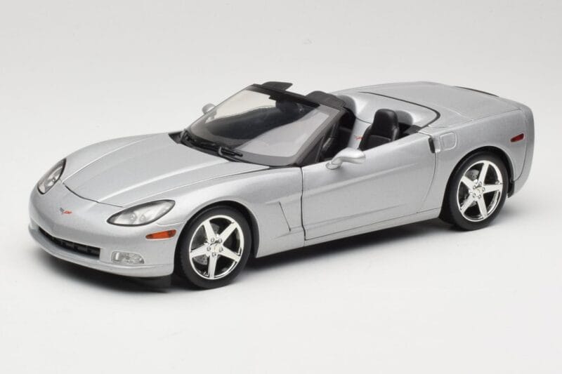 Chevrolet Corvette C6 Kabrioletas Sidabrinis Hot Wheels 1:18 B6052 Metalas