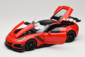 Chevrolet Corvette C7 ZR1 Torch Red IXO 1:18 18RDC243-FO Metalas - nuotrauka 2 iš 8
