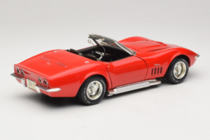 Chevrolet Corvette C3 Kabrioletas Raudonas Revell 1:18 8833-P1 Metalas - nuotrauka 3 iš 8