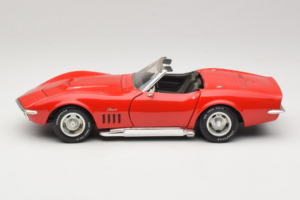 Chevrolet Corvette C3 Kabrioletas Raudonas Revell 1:18 8833-P1 Metalas - nuotrauka 4 iš 8