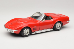 Chevrolet Corvette C3 Kabrioletas Raudonas Revell 1:18 8833-P1 Metalas