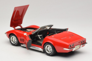 Chevrolet Corvette C3 Kabrioletas Raudonas Revell 1:18 8833-P1 Metalas - nuotrauka 5 iš 8