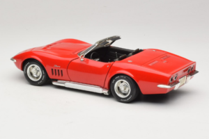 Chevrolet Corvette C3 Kabrioletas Raudonas Revell 1:18 8833-P1 Metalas - nuotrauka 7 iš 8