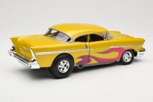Chevrolet Custom Geltonas su Liepsna Hot Wheels 1:18 21356 Metalas - nuotrauka 3 iš 8