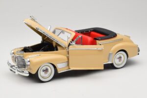 Chevrolet Deluxe Kabrioletas Smėlinis Eagle Collectibles 1:18 3022518 Metalas - nuotrauka 2 iš 8