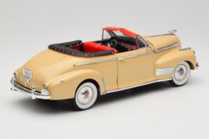 Chevrolet Deluxe Kabrioletas Smėlinis Eagle Collectibles 1:18 3022518 Metalas - nuotrauka 3 iš 8