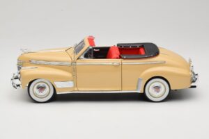 Chevrolet Deluxe Kabrioletas Smėlinis Eagle Collectibles 1:18 3022518 Metalas - nuotrauka 4 iš 8