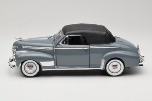 Chevrolet Deluxe Kabrioletas Su Minkštu Stogu Pilkas Eagles Race 1:18 7497276 Metalas - nuotrauka 4 iš 8