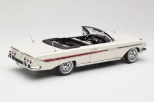 Chevrolet Impala Kabrioletas Baltas Sun Star 1:18 3405 Metalas - nuotrauka 3 iš 8